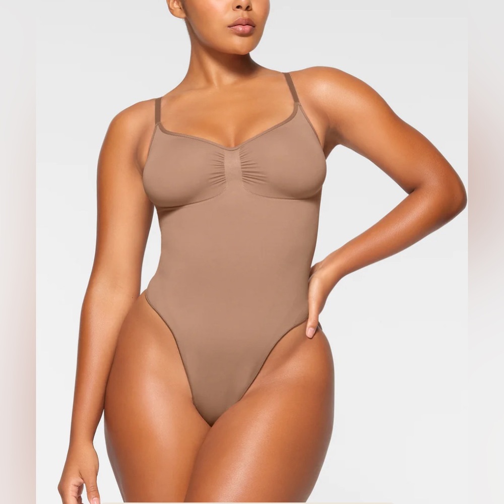 Sold on another platformNWOT Skims Seamless Sculpt Thong Bodysuit - XS - Sienna